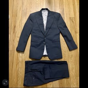 Designer PEAK LAPEL Grey Suit (36R)